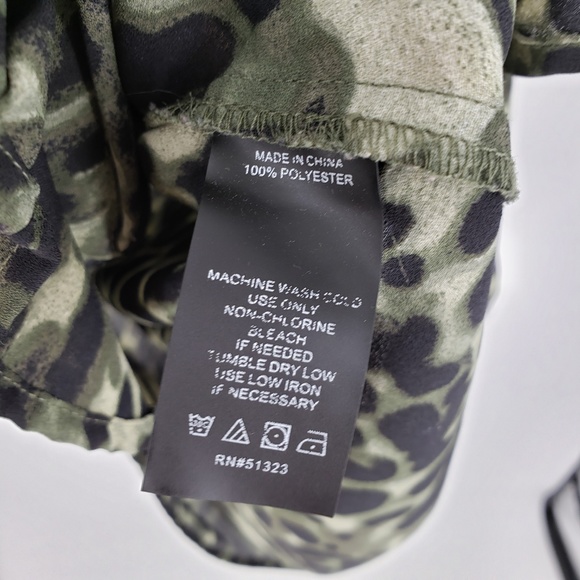 Vince Camuto Olive Leopard Print Blouse Sz XS - Picture 7 of 8